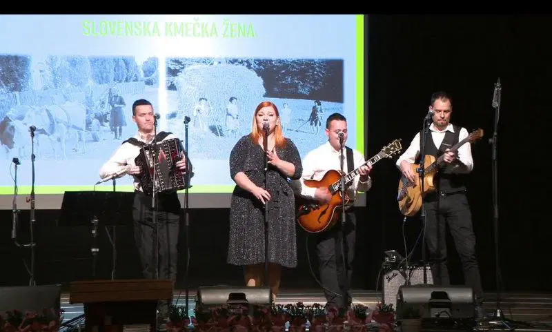 V živo: Prireditev ob 30-letnici delovanja DK Mežiške doline