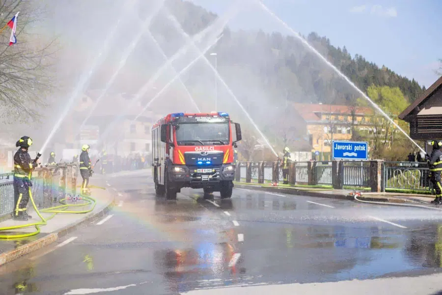 V Črni so se razveselili novega gasilskega vozila (FOTO)