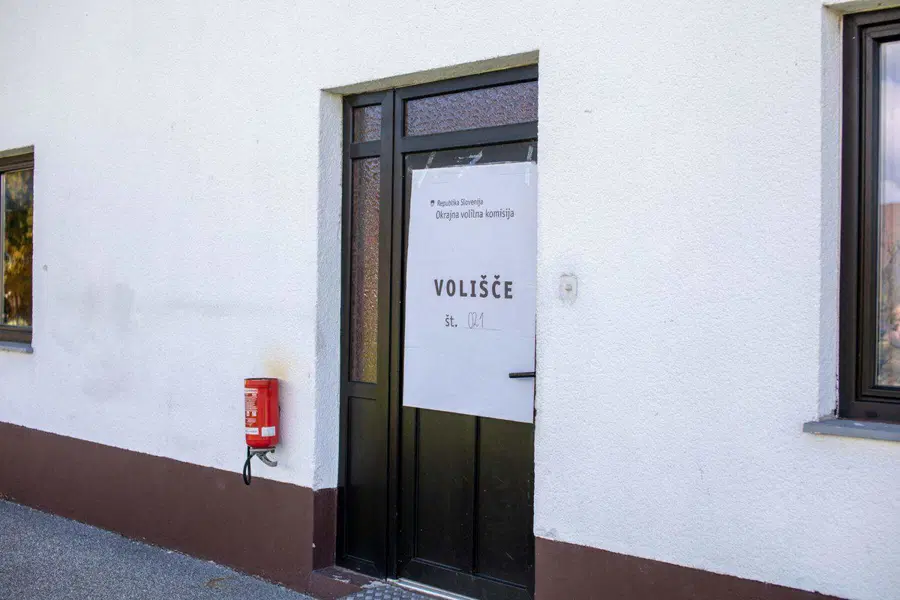 Do 16. ure volilo več kot 836 tisoč ljudi