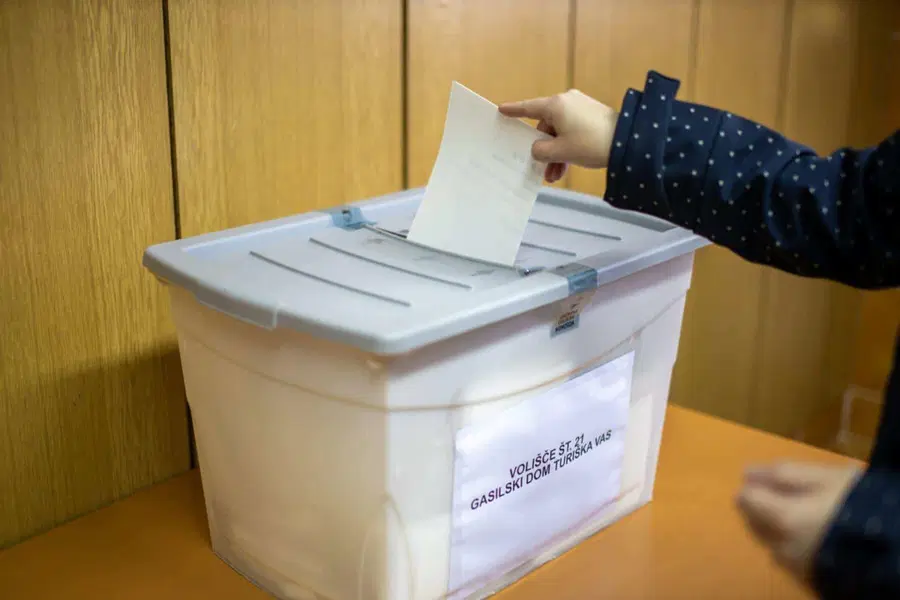 Za predsedniško tekmo vloženih devet kandidatur 