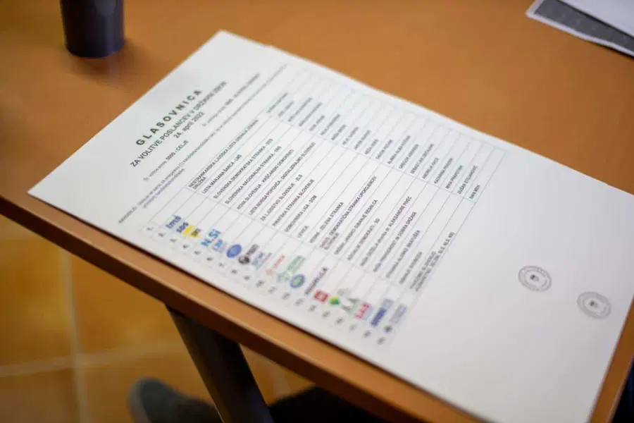 Vučko: Na dveh voliščih zmanjkalo glasovnic, zato so glasovanje podaljšali