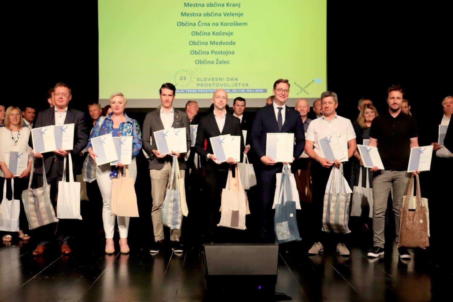 Pet občin na Koroškem ostaja prostovoljstvu prijaznih. Črna edina med njimi prejela še posebno priznanje