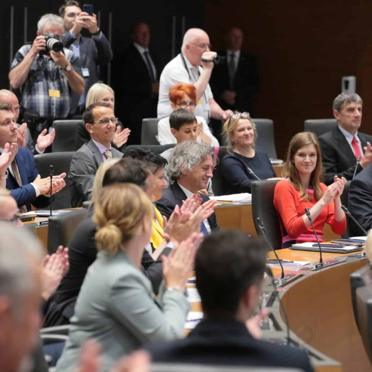 Vox populi: Gibanje Svoboda kljub znatnemu padcu podpore ohranja veliko prednost