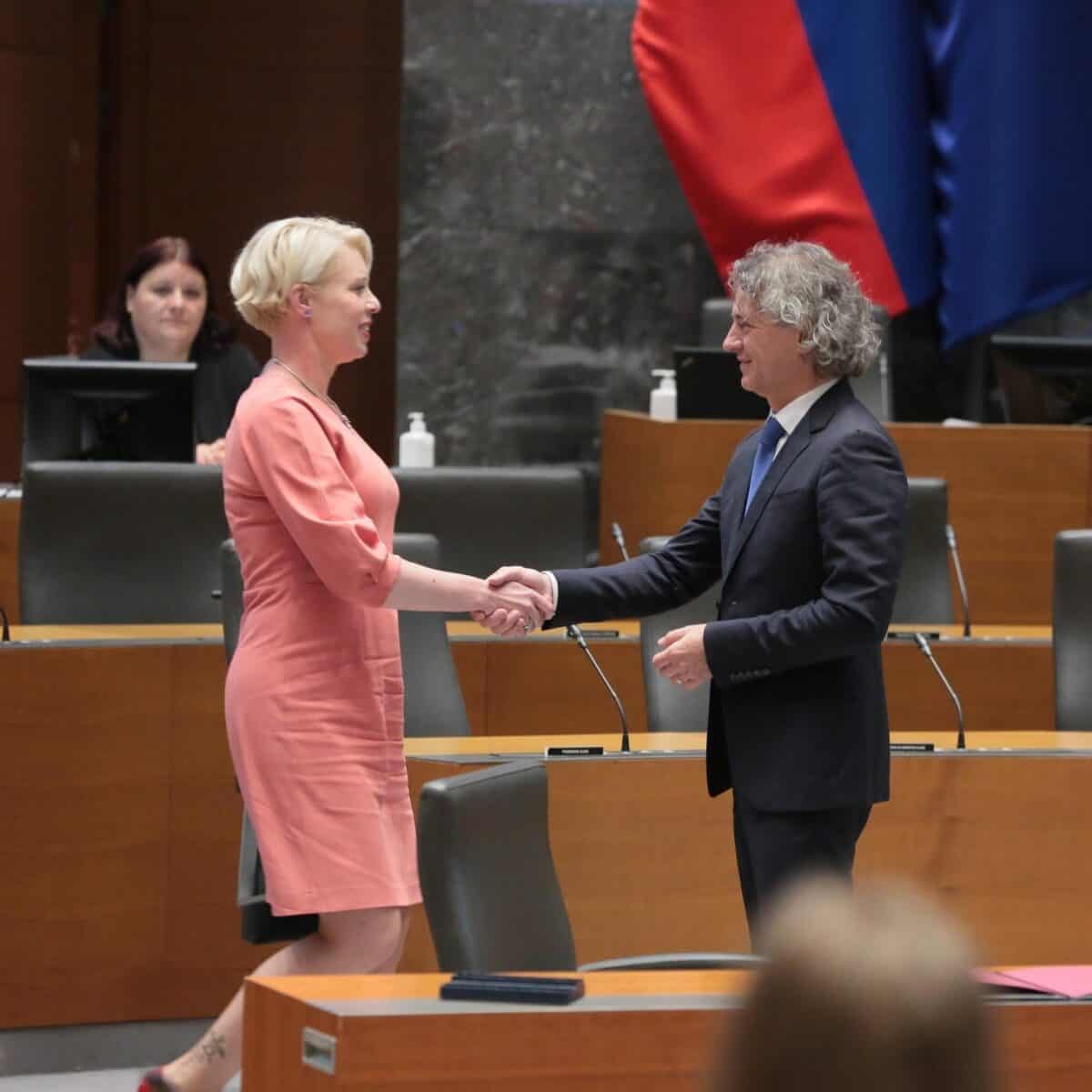 Po besedah Klakočar Zupančičeve so se ljudje na referendumih izrekli za demokracijo in svobodo