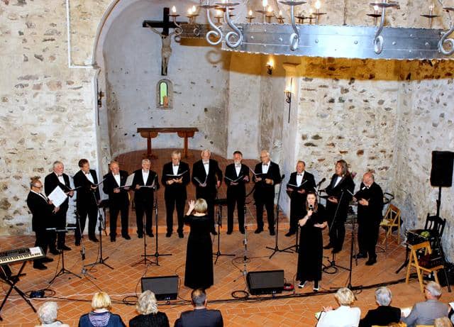 Uspešno izveden letni koncert moškega pevskega zbora Društva upokojencev Dravograd (FOTO)