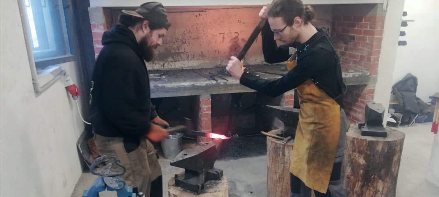 Na Ravnah na Koroškem bodo predstavili tradicionalno ročno "Kovačnco"