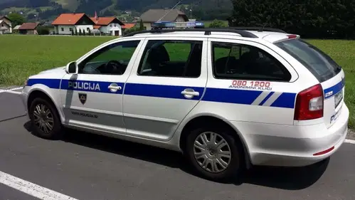 Na Šmartinski cesti v Ljubljani umrla kolesarka