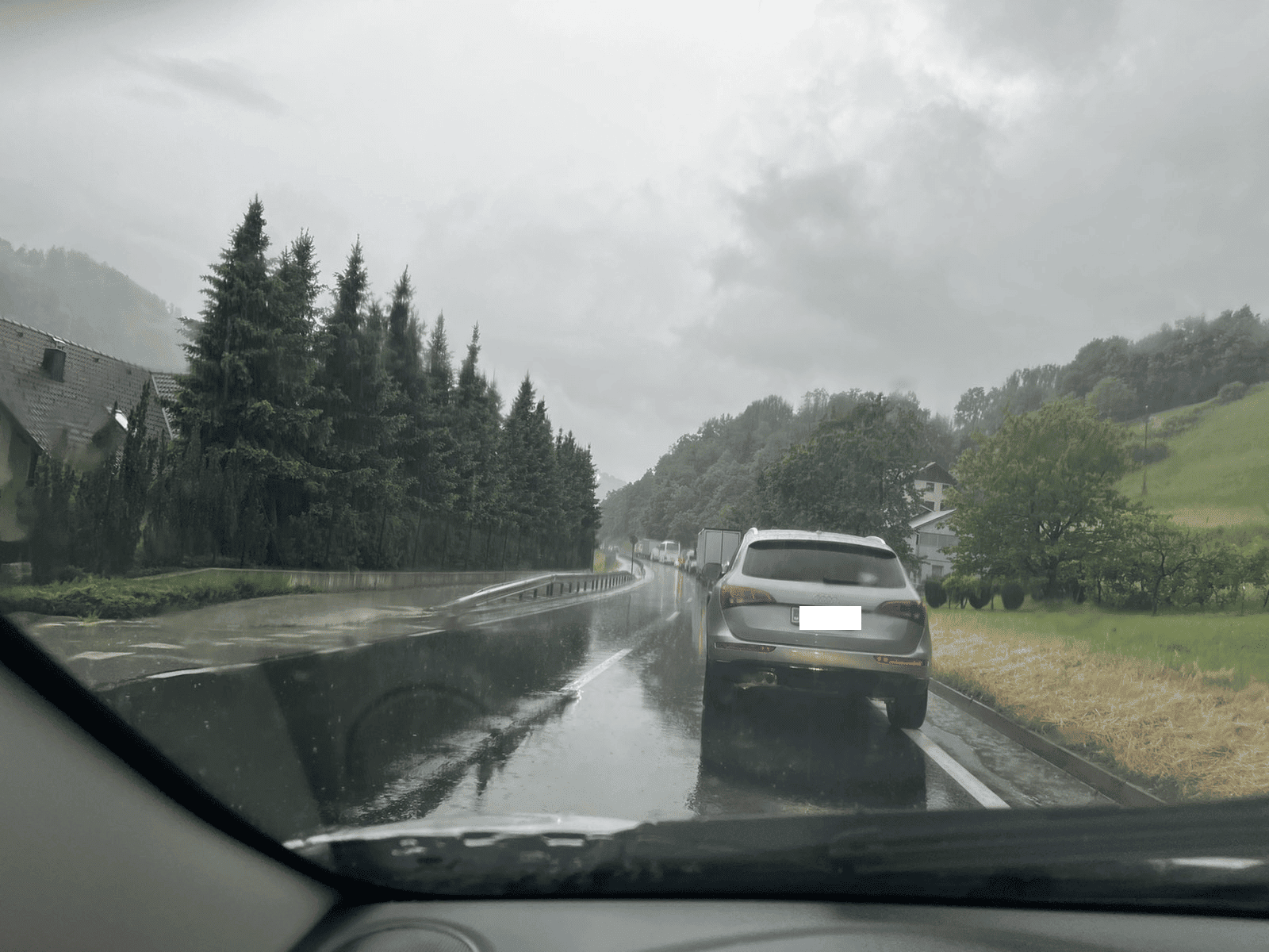 Na območju Dravograda prišlo do naleta treh vozil