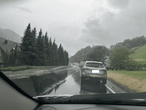 Na območju Dravograda prišlo do naleta treh vozil