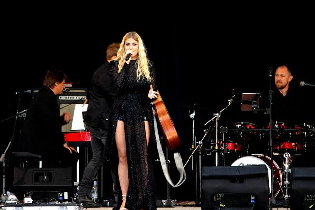 Uspešen prvi dvorni glasbeni večer pred Dvorcem Bukovje