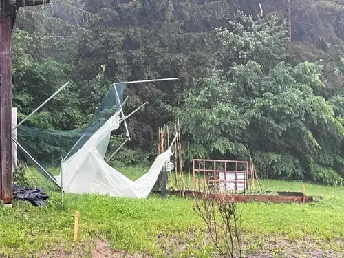 Ponekod na Koroškem že klestila toča, poročajo tudi o vetrolomu, poplavilo SB Slovenj Gradec. Vremenske težave tudi v Avstriji (VIDEO in FOTO)