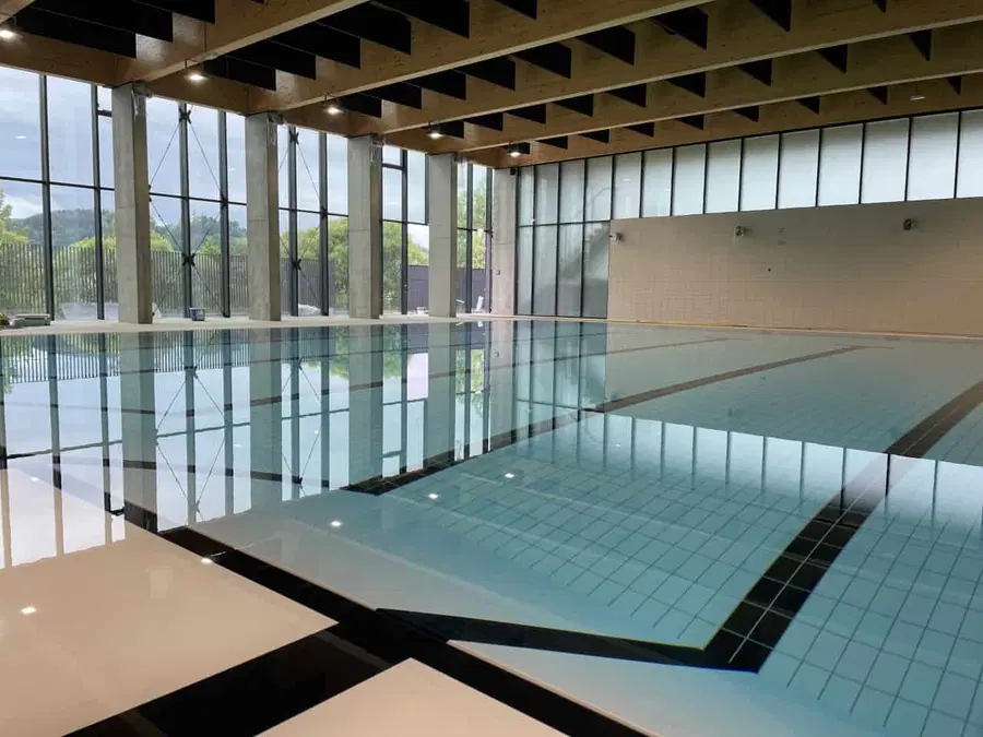 To so prve fotografije notranjosti novega bazenskega kompleksa v Slovenj Gradcu, otvoritev že v juniju?