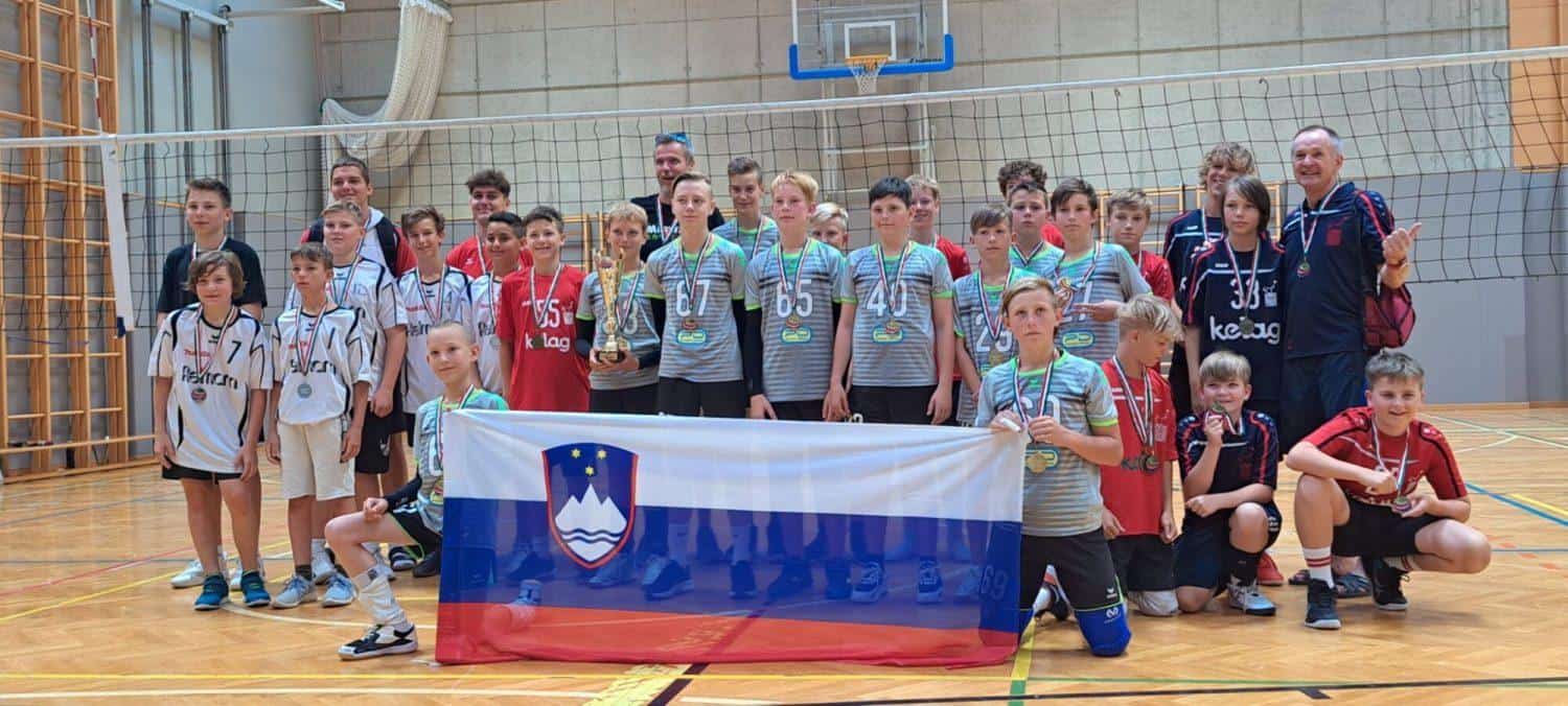 Mislinjski odbojkarji osvojili zlato medaljo na mednarodnem turnirju v Celovcu, nogometaši Fužinarji bronasto (FOTO)