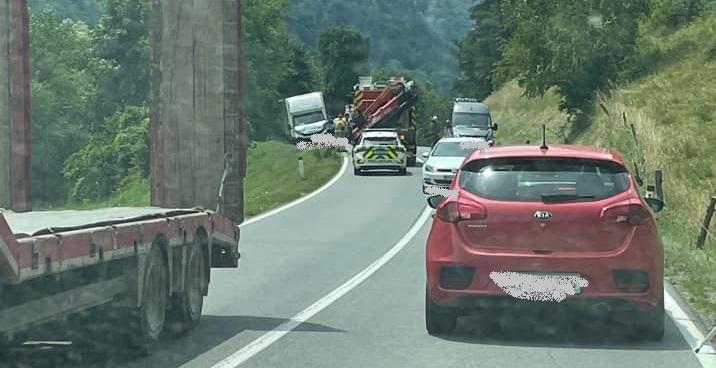 Na območju Dravograda trčila kombinirano in osebno vozilo