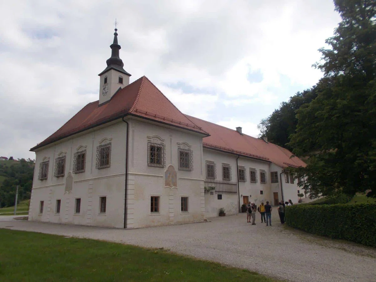 Turistični razgledi na Slovenijo: Srce ima več izgledov, Slovenske gorice II. del, Pesnica za srčne in družinske postanke