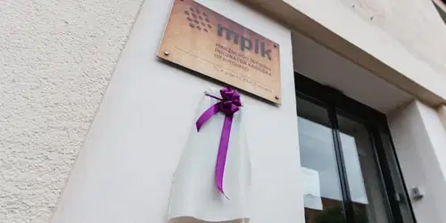 Ena od prvih slovenskih bančnih institucij - Hranilnica in posojilnica Spodnji Dravograd - dobila spominsko obeležje (FOTO)