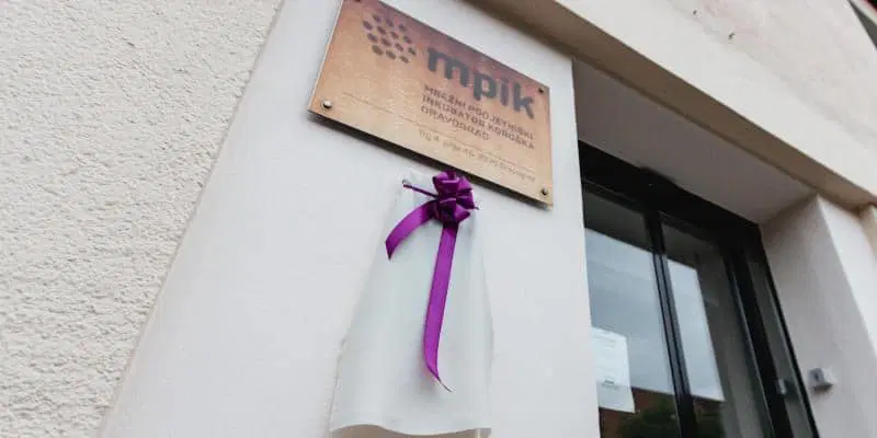 Ena od prvih slovenskih bančnih institucij - Hranilnica in posojilnica Spodnji Dravograd - dobila spominsko obeležje (FOTO)