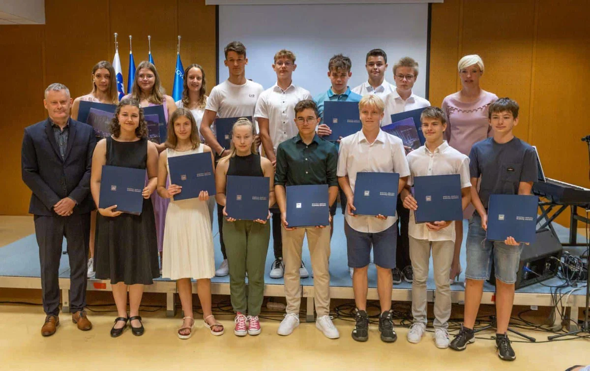 Slovenjgraški župan se je zahvalil šolarjem, ki so se v času izobraževanja izkazali z izjemnimi dosežki in učnimi uspehi (VIDEO in FOTO)