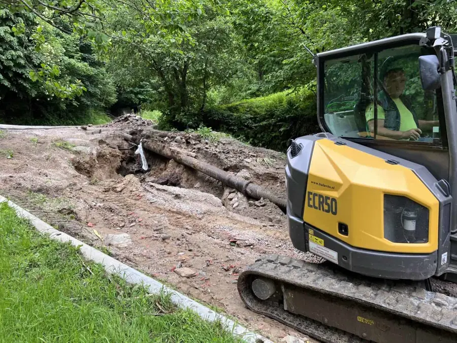 Narasle vode 2. junija po državi po grobih ocenah povzročile za osem milijonov evrov škode. V popis škode vključenih 32 občin