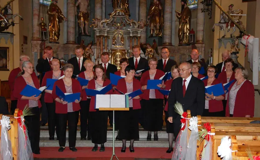 MePZ župnije Črna pripravil koncert, posvečen 20-letnici KD Franc Piko in 45-letnici zbora pod vodstvom Simona Potočnika (FOTO)