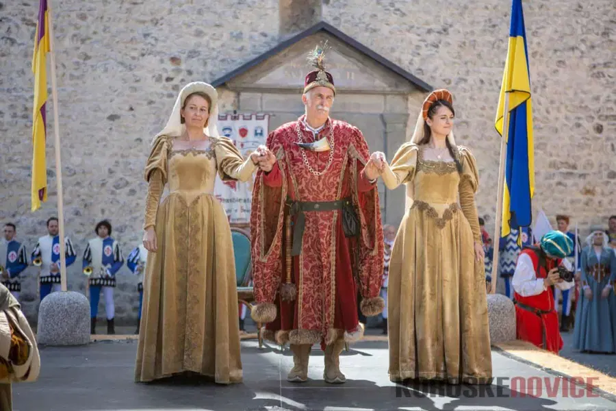 Srednjeveški preludij z domačimi in tujimi skupinami ter pristnim dogajanjem