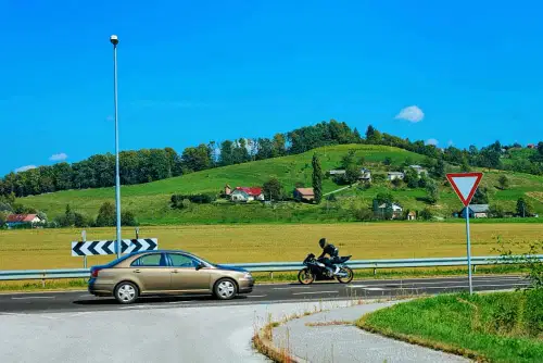 V Slovenj Gradcu policisti obravnavali hudo prometno nesrečo motorista