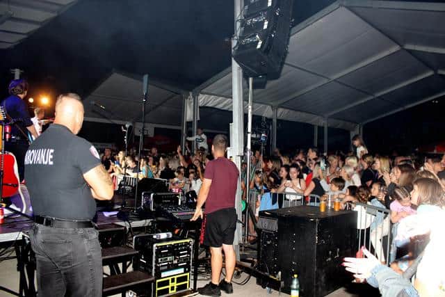 V Dravogradu je potekal državni festival malih instrumentalnih sestavov. Množica obiskovalcev uživala tudi na Dravograjski noči