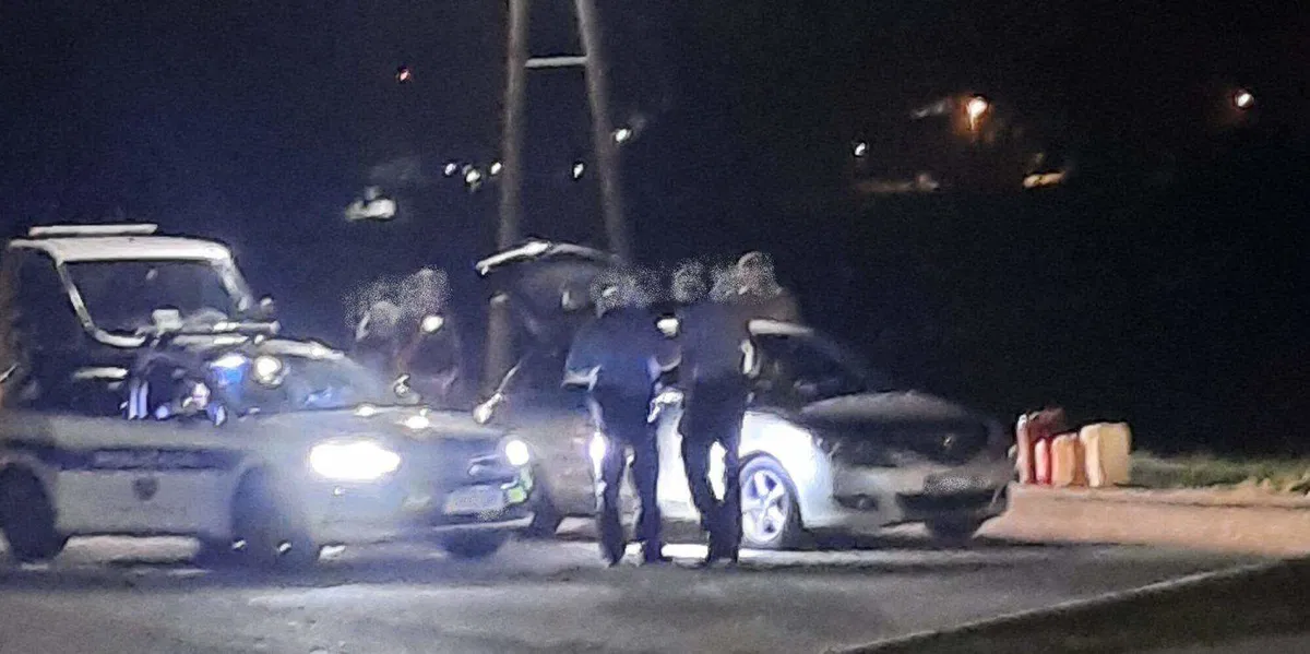 Policisti v nočnih urah od Dravograda do Slovenj Gradca lovili vinjenega voznika, ki je storil številne prekrške (VIDEO in FOTO)