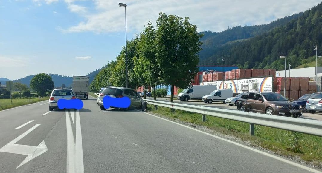 Na relaciji Dravograd - Slovenj Gradec, je prišlo do prometne nesreče