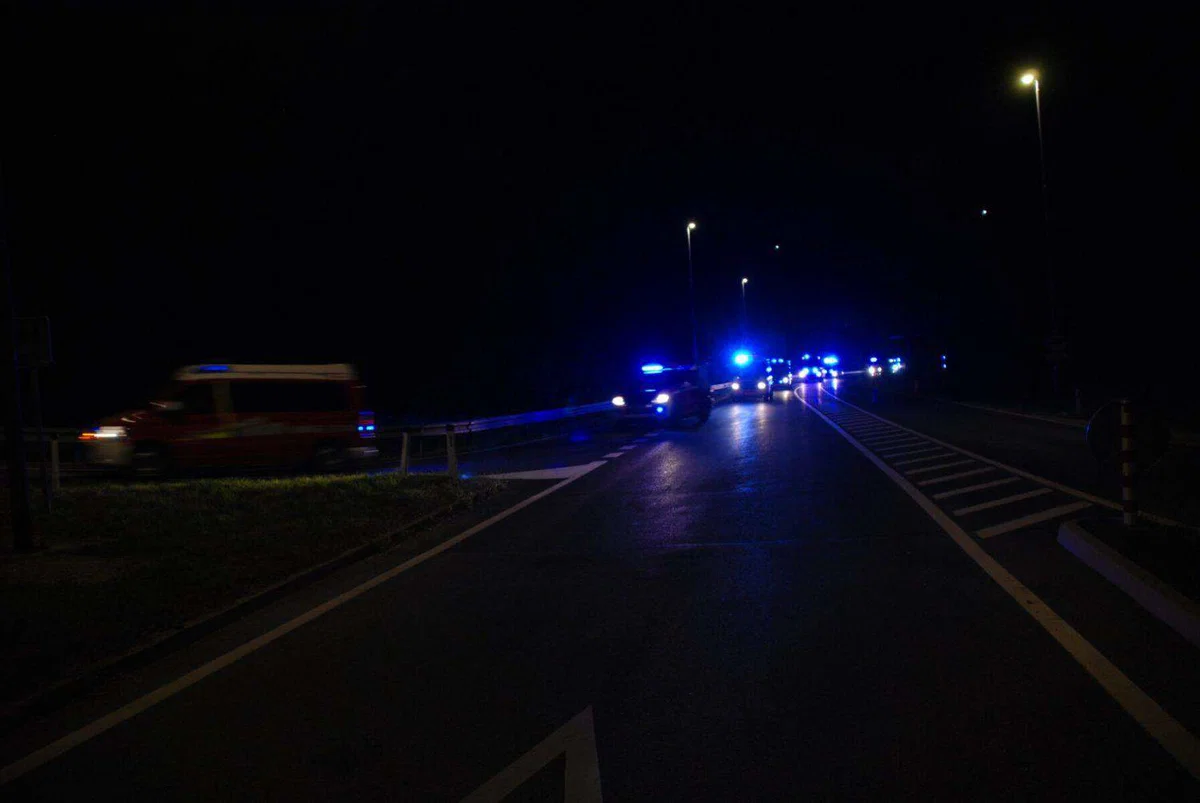 Na goriškem Krasu nadaljevali boj s požarom, noč nekoliko mirnejša