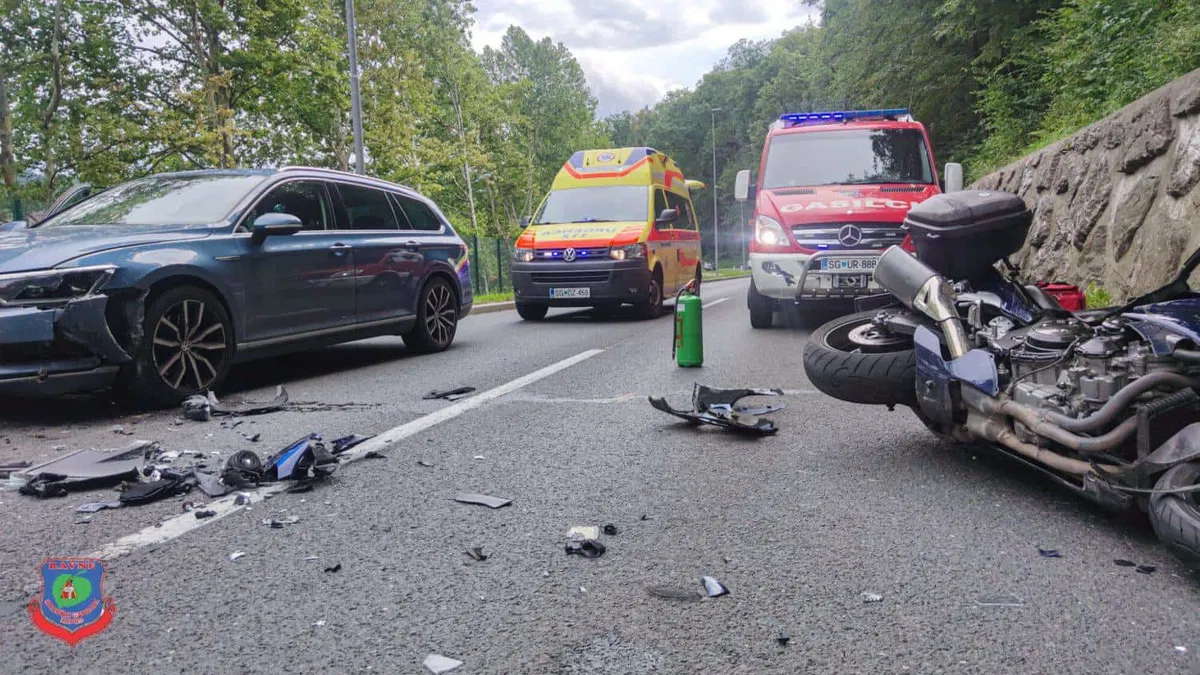 Včerajšnjo nesrečo na Ravnah povzročil 54-letni voznik motornega kolesa