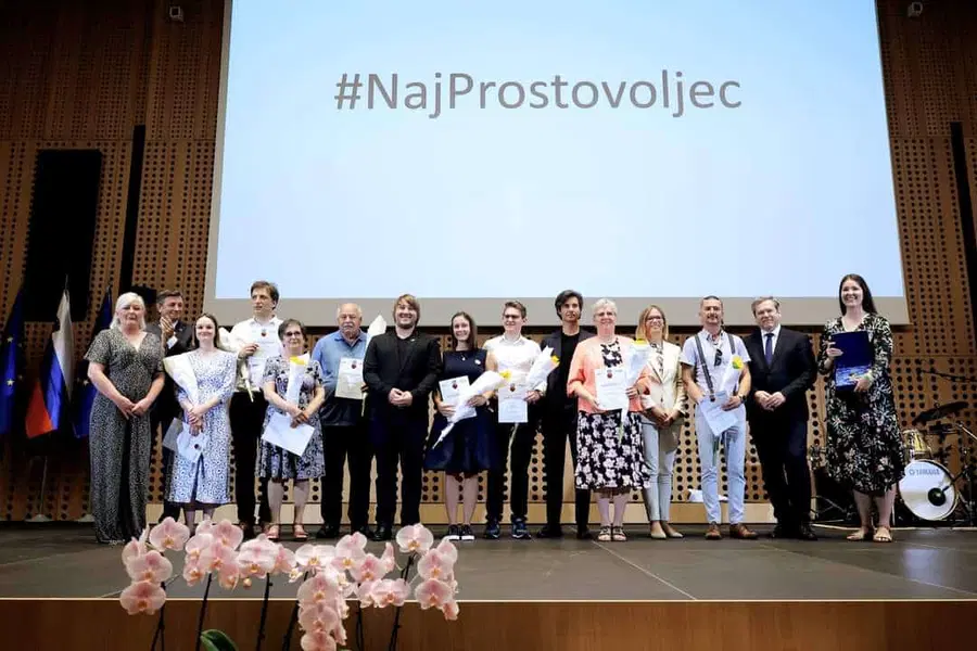 Podeljena priznanja na natečaju prostovoljec leta 2021. Med prejemniki tudi Marjetica Stojanović Verdinek (FOTO)