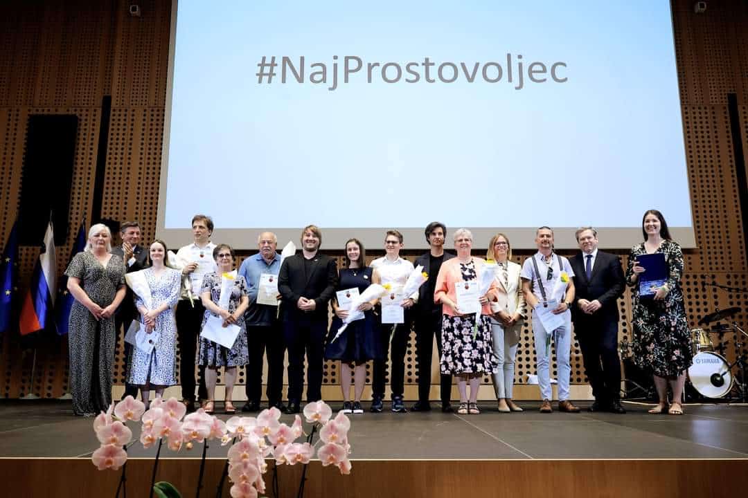 Podeljena priznanja na natečaju prostovoljec leta 2021. Med prejemniki tudi Marjetica Stojanović Verdinek (FOTO)