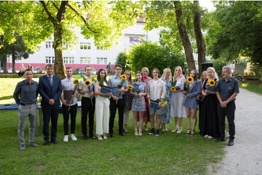 Na ravenski gimnaziji šest zlatih maturantov (FOTO)