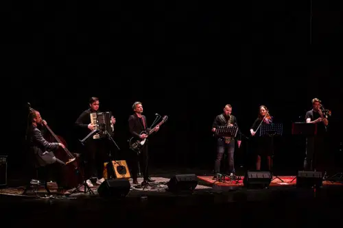Drevi v Dravogradu koncert glasbene zasedbe Dimme in Pedenjpedi