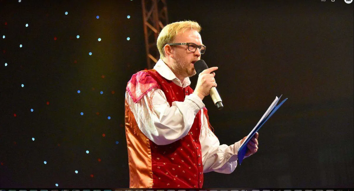 Na Ravnah se obeta večer, poln smeha z Matjažem Javšnikom