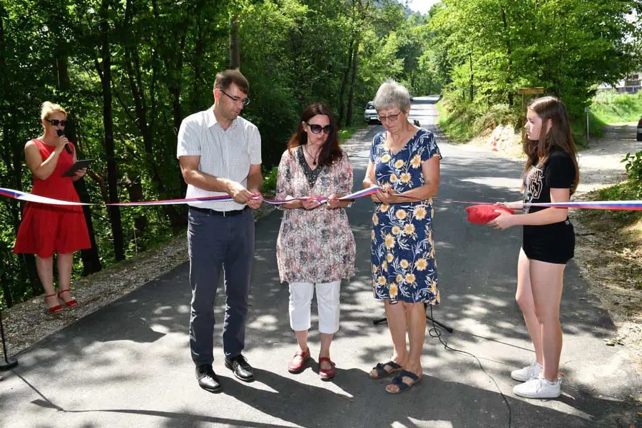 Na Ravnah v uporabo predali prenovljeno lokalno cesto Obretan-Španar (FOTO)