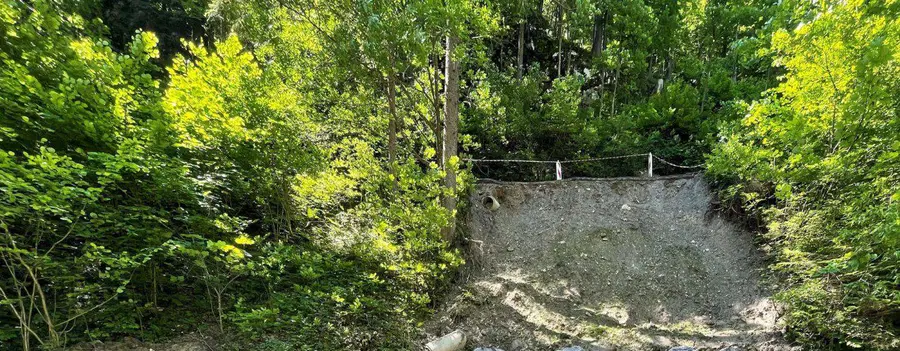 Na območju javne poti Umek - Podvajska Raven; Mirkac popolna zapora ceste