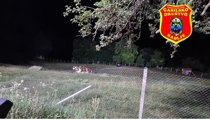 V Radljah se je poškodoval voznik štirikolesnika. Prepeljali so ga v UKC Maribor