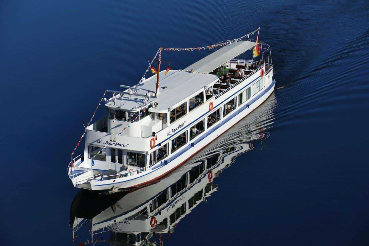 V Splitu turistična ladja trčila v obalno bencinsko črpalko