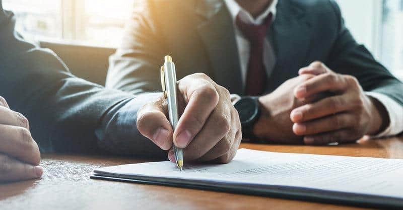 Pogodba o zaposlitvi: Kaj morate vedeti, preden jo podpišete?