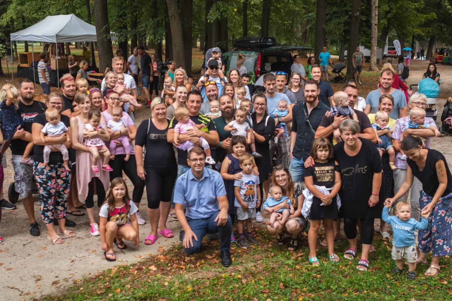 Znesek enkratne denarne pomoči ob rojstvo otroka z novim letom višji v občinah Mislinja, Dravograd, Ribnica na Pohorju in Radlje ob Dravi