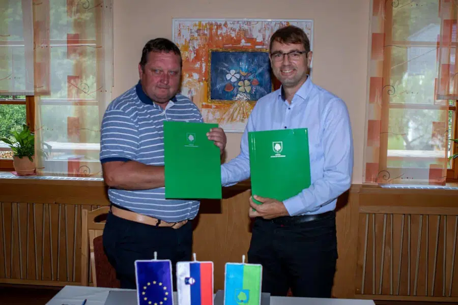 Na Ravnah danes podpisali pogodbo za rekonstrukcijo cest (FOTO)