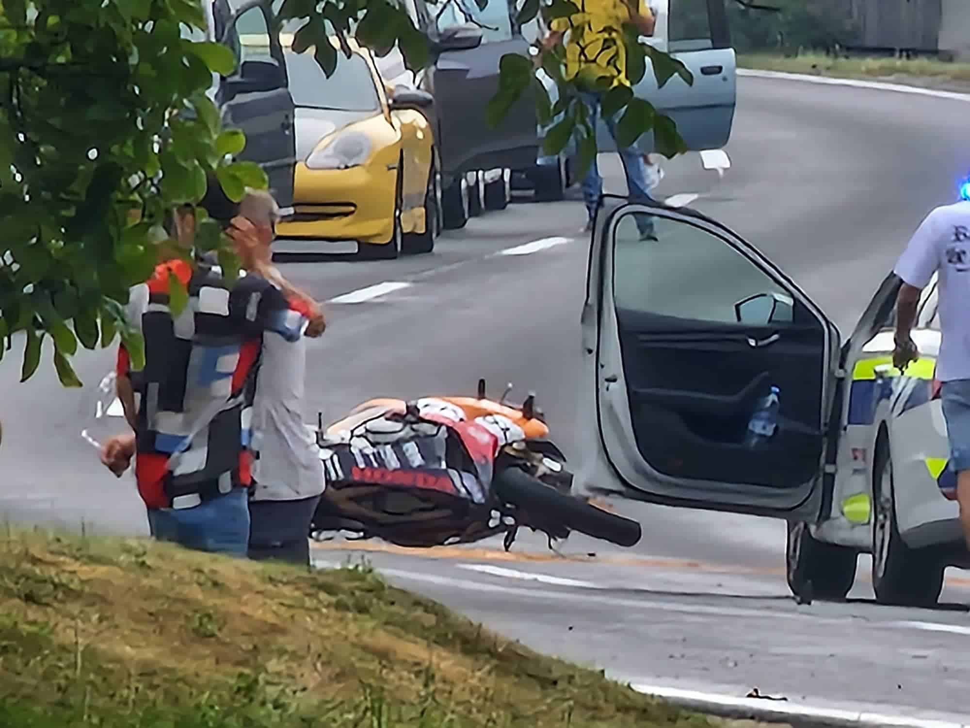 V prometni nesreči v Stražah umrl motorist