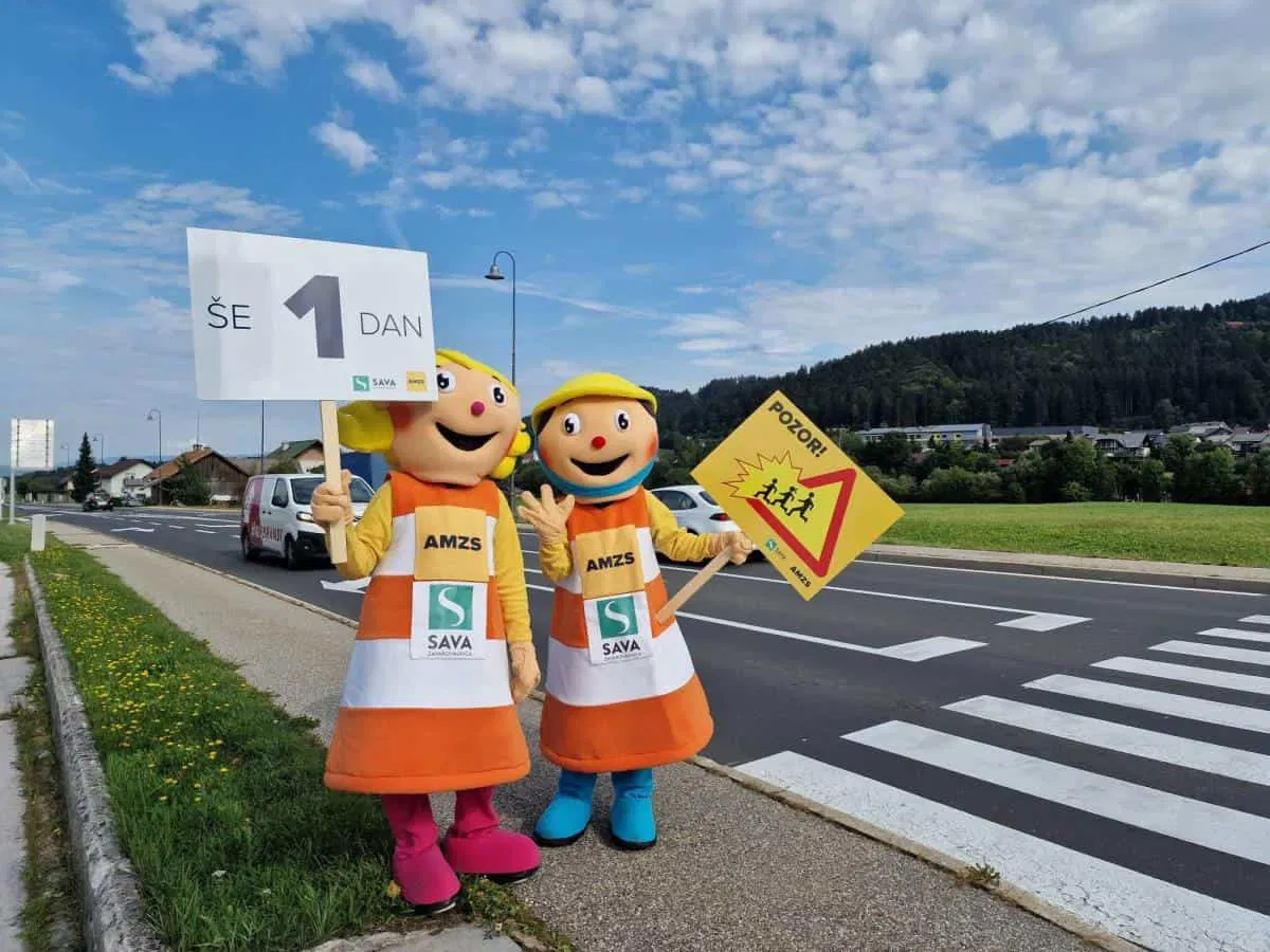 Pred novim šolskim letom sta Mislinjo obiskala super junaka Anja in Marko