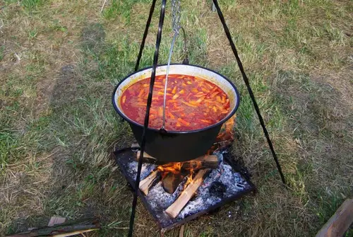 V Šmiklavžu bodo zopet vihteli kuhalnice pri kuhanju golaža