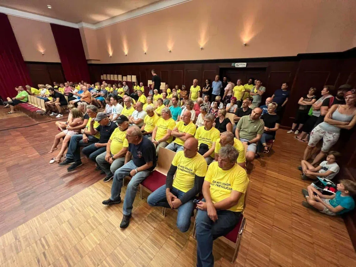 Dela na cesti skozi Prevalje naj bi bila končana do konca leta. Direktor podjetja Voc Celje se je Prevaljčanom in ostalim prizadetim opravičil (VIDEO)