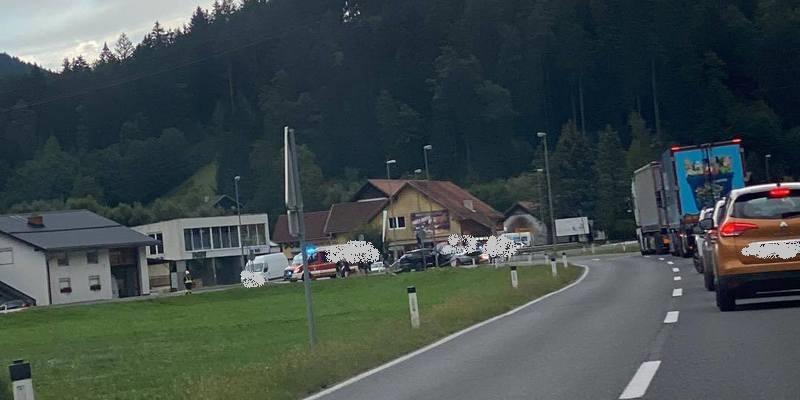 Slovenj Gradec: V prometni nesreči poškodovane tri osebe, eno so prepeljali v bolnico