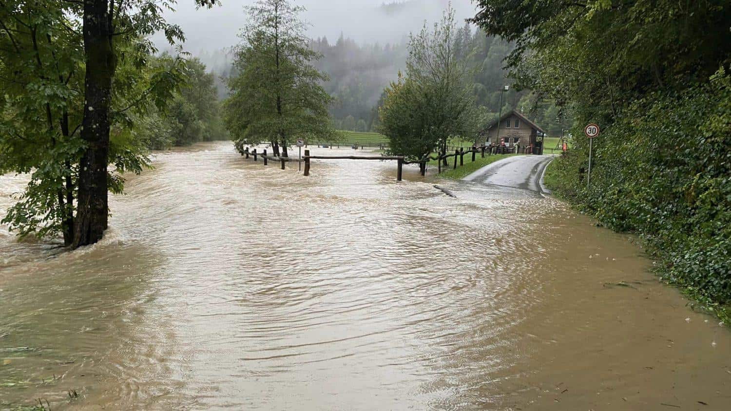Ponoči ponovno intenzivnejše padavine