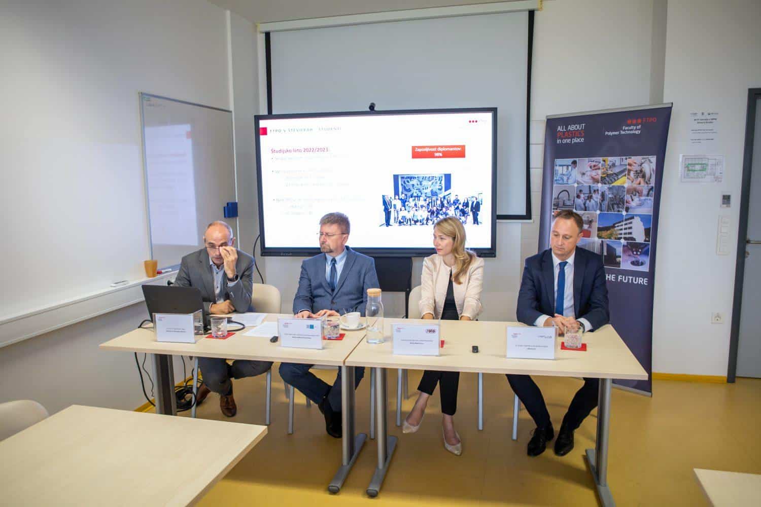 Fakulteta za tehnologijo polimerov v 16. leto vstopila s tremi novimi strateškimi ustanovitelji